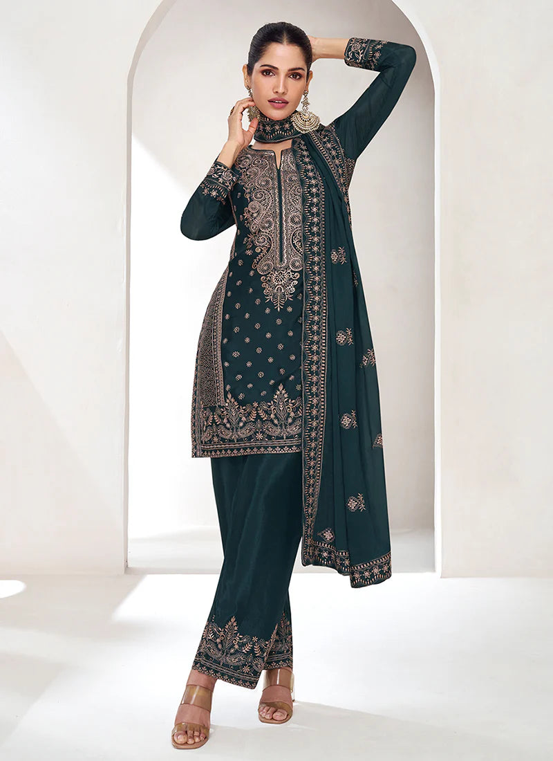 Enjoy online shopping for Pakistani Suit in the UK, USA, and Canada.